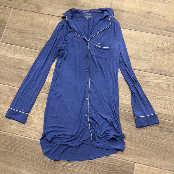 Victoria's Secret Long sleeve Nightgown. Worn once! - Picture 2 of 6